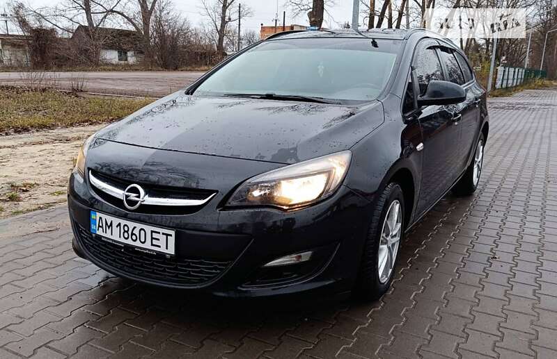 Универсал Opel Astra 2014 в Коростене
