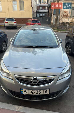 Хэтчбек Opel Astra 2011 в 