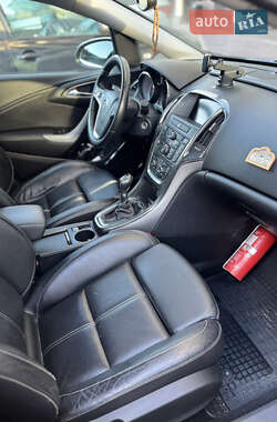 Хэтчбек Opel Astra 2011 в 