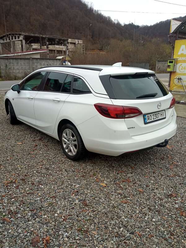 Универсал Opel Astra 2016 в Рахове