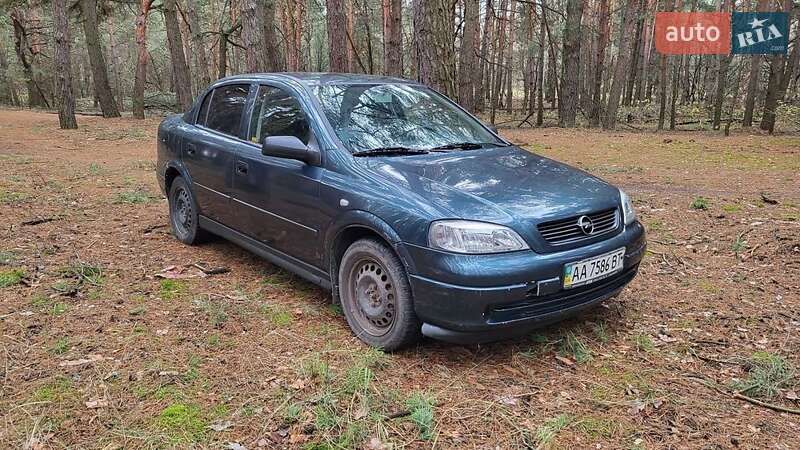 Седан Opel Astra 2004 в Переяславе