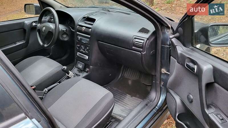 Седан Opel Astra 2004 в Переяславе