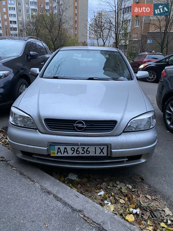 Хэтчбек Opel Astra 2001 в 