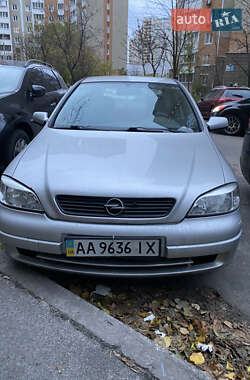 Хэтчбек Opel Astra 2001 в 