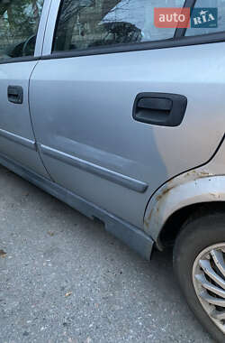 Хэтчбек Opel Astra 2001 в 