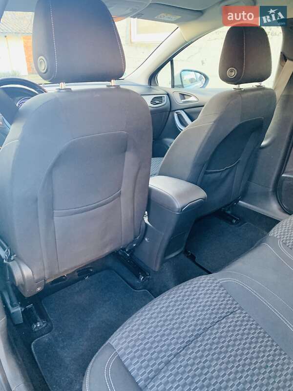 Универсал Opel Astra 2016 в Лопатине