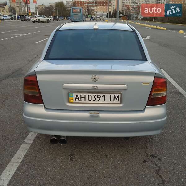 Седан Opel Astra 2004 в Чернівцях