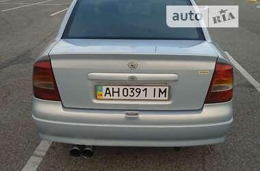 Седан Opel Astra 2004 в Чернівцях