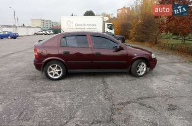 Хэтчбек Opel Astra 2003 в 