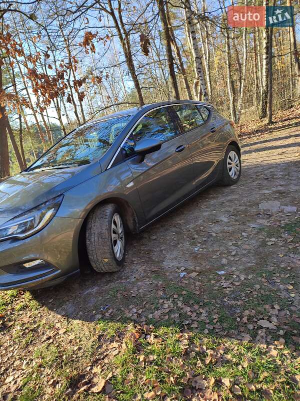 Хетчбек Opel Astra 2017 в Овручі