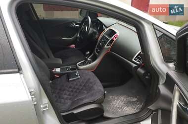 Универсал Opel Astra 2011 в 