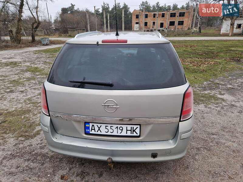 Универсал Opel Astra 2009 в Зачепиловке