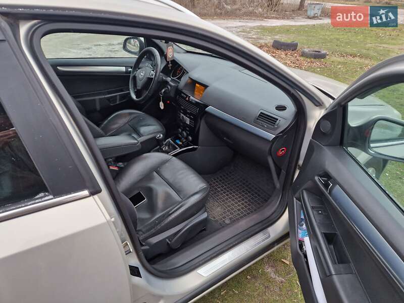 Универсал Opel Astra 2009 в Зачепиловке