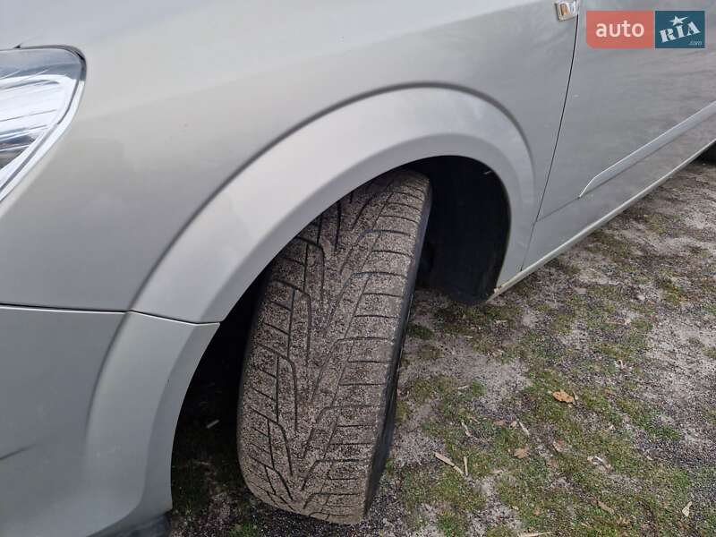 Универсал Opel Astra 2009 в Зачепиловке