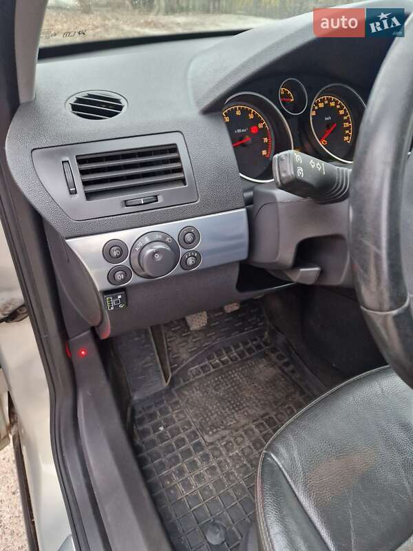 Универсал Opel Astra 2009 в Зачепиловке