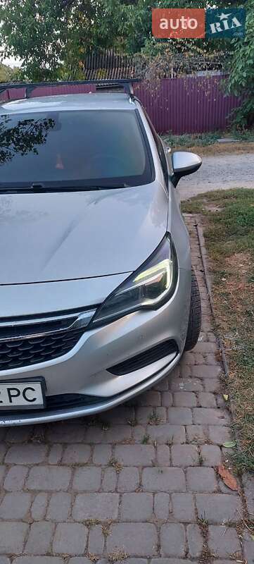 Универсал Opel Astra 2018 в Знаменке