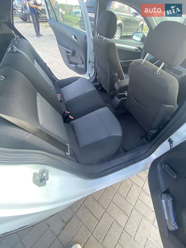 Универсал Opel Astra 2005 в Ковеле