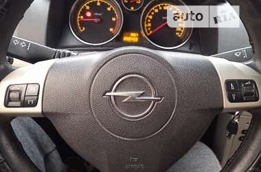 Универсал Opel Astra 2008 в Верховине