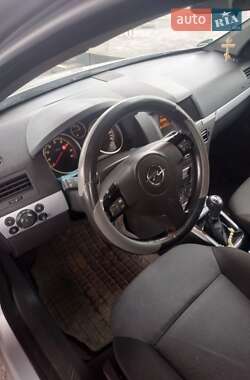 Универсал Opel Astra 2005 в Чернигове