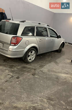 Універсал Opel Astra 2009 в Луцьку