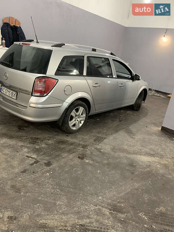 Універсал Opel Astra 2009 в Луцьку