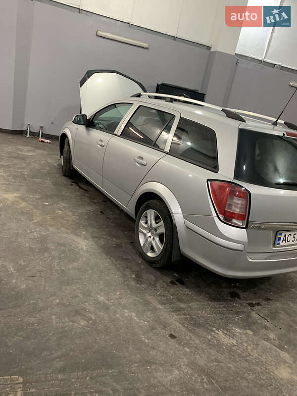 Універсал Opel Astra 2009 в Луцьку