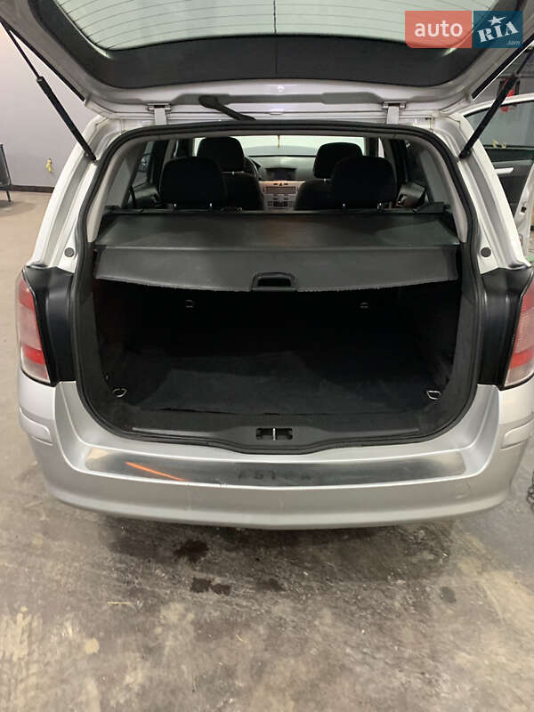 Універсал Opel Astra 2009 в Луцьку