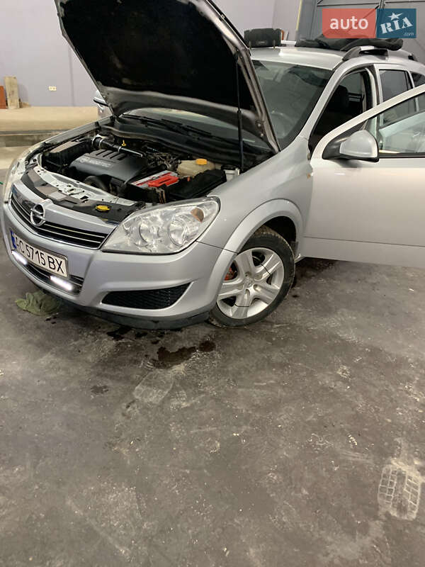 Універсал Opel Astra 2009 в Луцьку