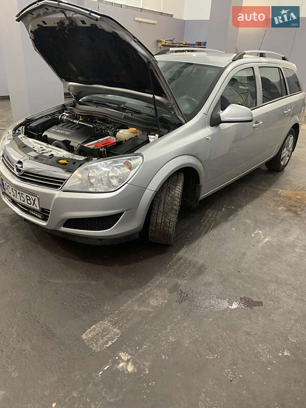 Універсал Opel Astra 2009 в Луцьку