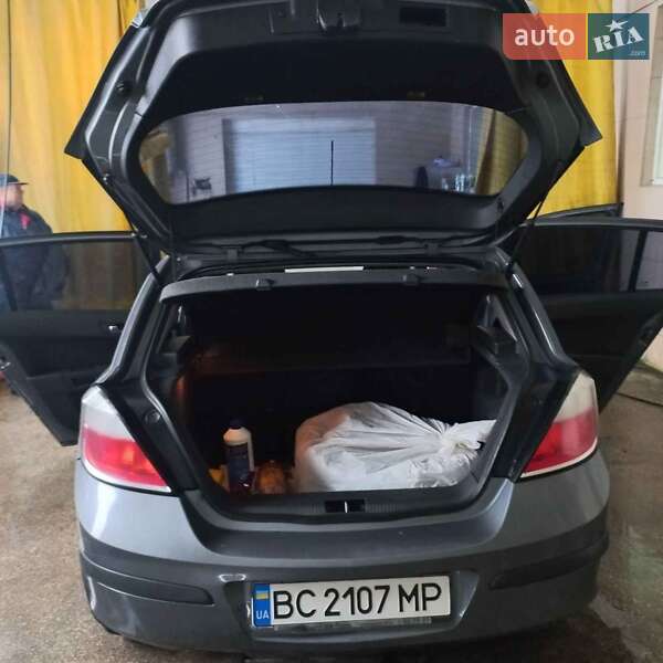 Хэтчбек Opel Astra 2006 в Дрогобыче