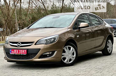 Седан Opel Astra 2013 в Львове