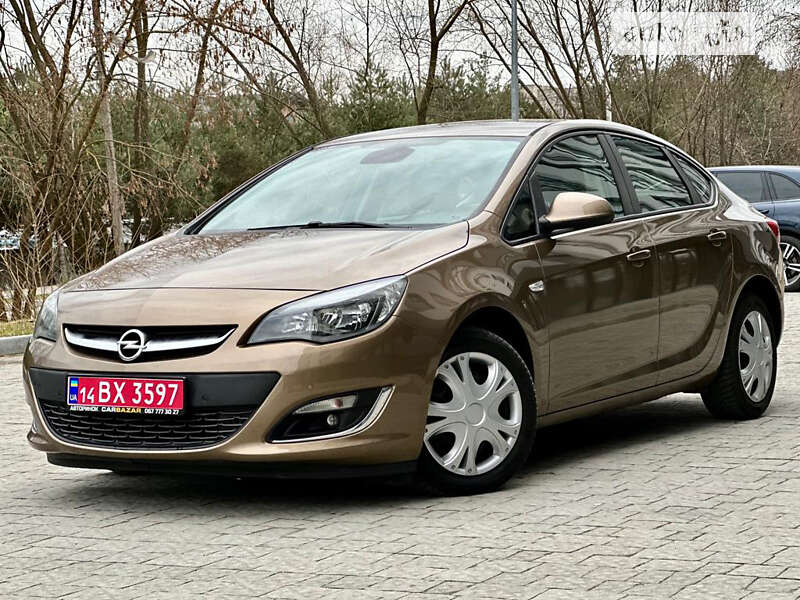 Седан Opel Astra 2013 в Львове