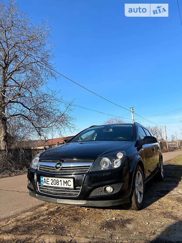 Універсал Opel Astra 2010 в Кривому Розі