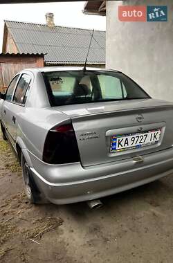 Седан Opel Astra 2005 в 