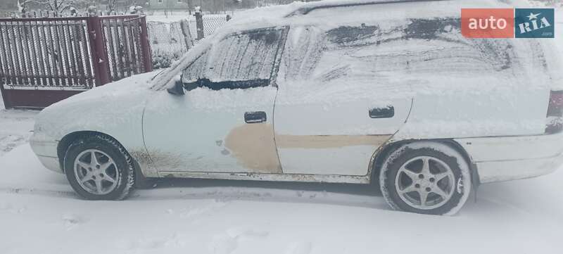 Универсал Opel Astra 1995 в Дрогобыче