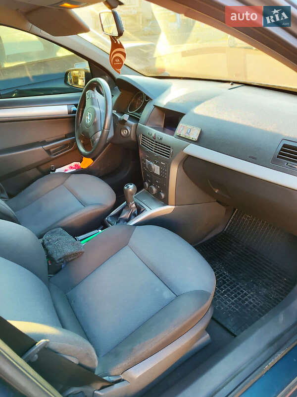 Хэтчбек Opel Astra 2006 в Мукачево
