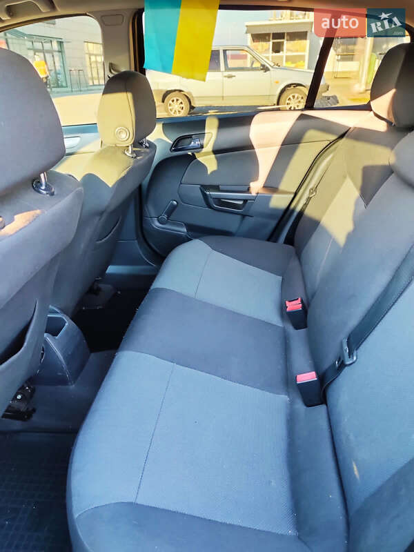 Хэтчбек Opel Astra 2006 в Мукачево