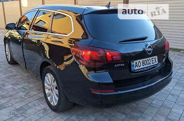 Универсал Opel Astra 2011 в Ужгороде