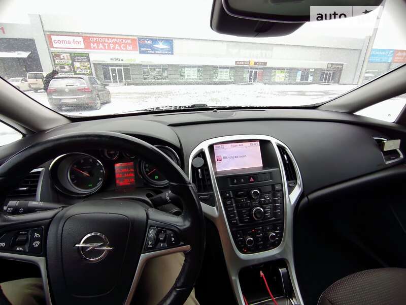 Універсал Opel Astra 2013 в Полтаві