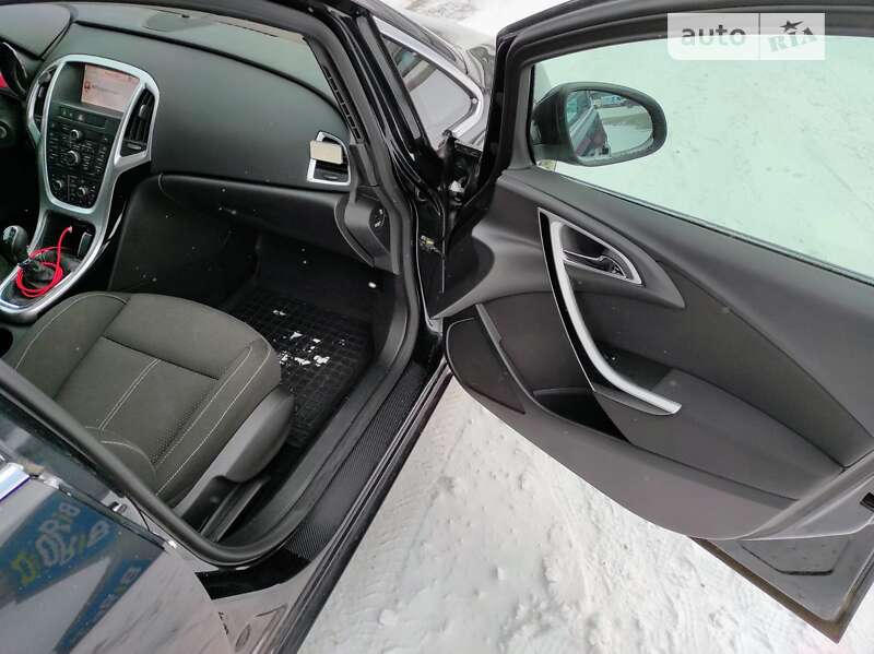 Універсал Opel Astra 2013 в Полтаві