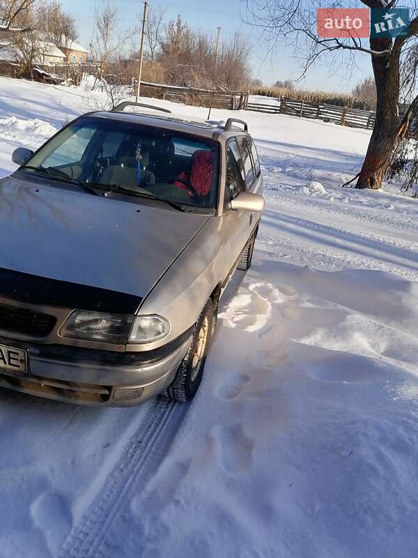 Универсал Opel Astra 1997 в Глухове