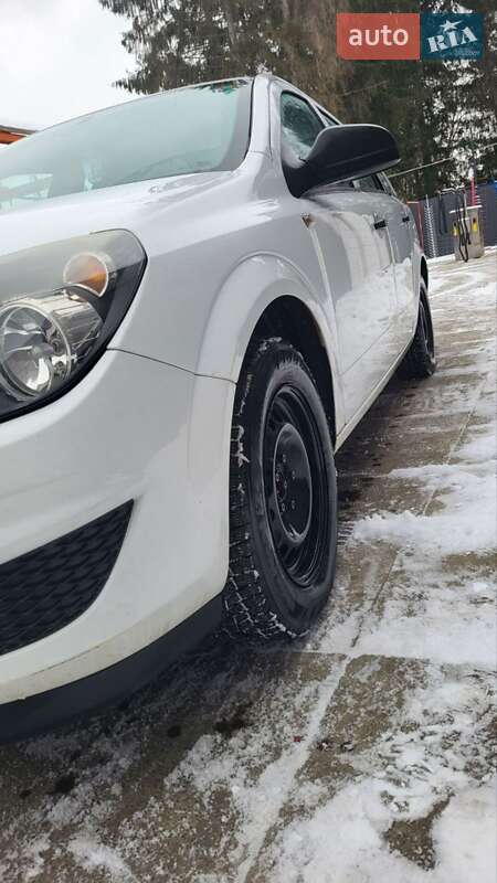 Универсал Opel Astra 2009 в Тячеве