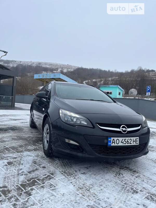 Универсал Opel Astra 2013 в Воловце