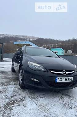 Универсал Opel Astra 2013 в Воловце