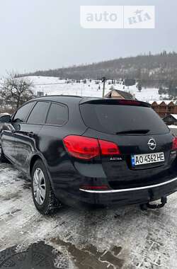 Универсал Opel Astra 2013 в Воловце