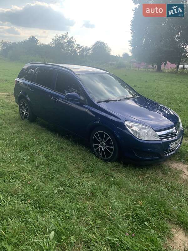 Универсал Opel Astra 2009 в Стрые