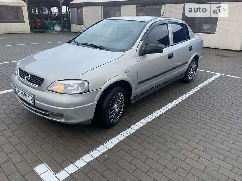 Седан Opel Astra 2008 в 