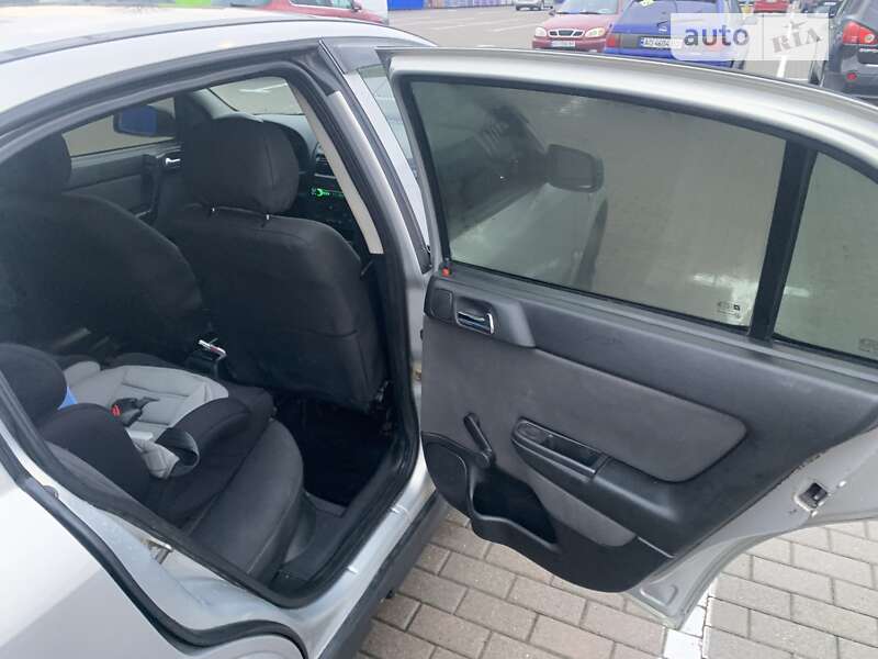 Седан Opel Astra 2008 в Хусте