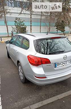 Універсал Opel Astra 2011 в Одесі