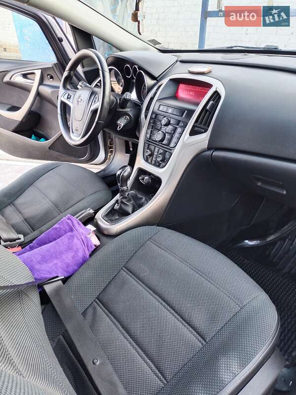 Универсал Opel Astra 2011 в Маньковке